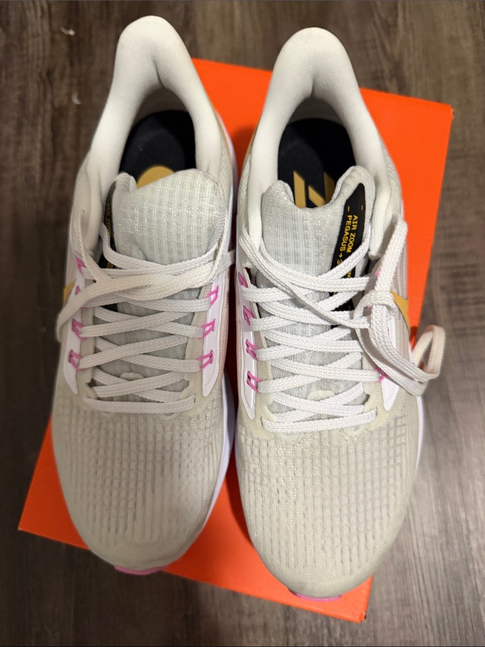 Nike Women’s White Sneakers with Pink Details